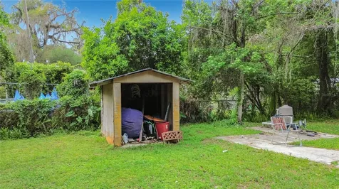 2548 Cr 422 Lake Panasoffkee FL 33538