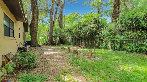 2548 Cr 422 Lake Panasoffkee FL 33538