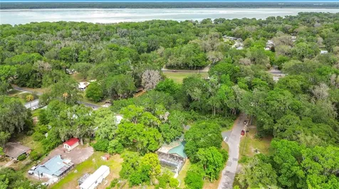 2548 Cr 422 Lake Panasoffkee FL 33538