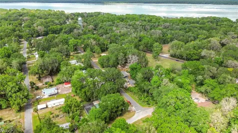 2548 Cr 422 Lake Panasoffkee FL 33538
