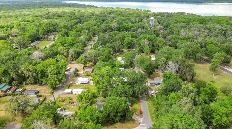 2548 Cr 422 Lake Panasoffkee FL 33538