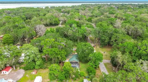 2548 Cr 422 Lake Panasoffkee FL 33538
