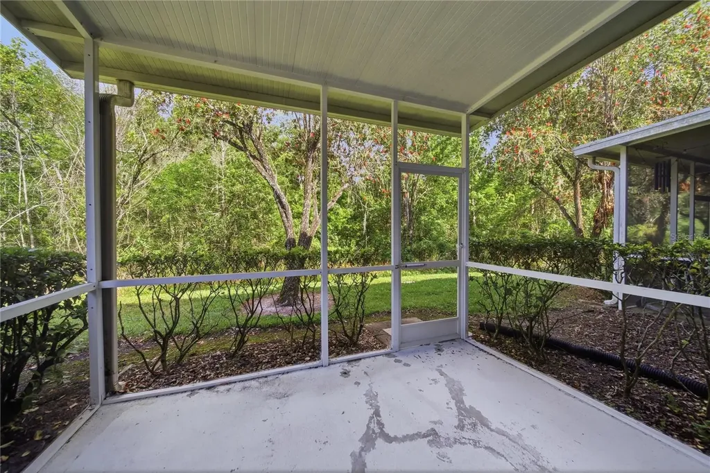 18117 Paradise Point Drive Tampa FL 33647