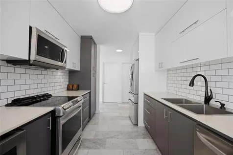 6 Carrion Court Street San Juan PR 00911