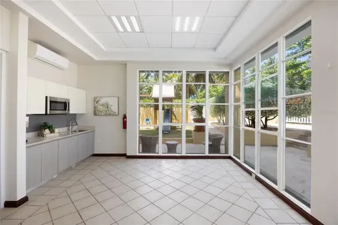 6 Carrion Court Street San Juan PR 00911