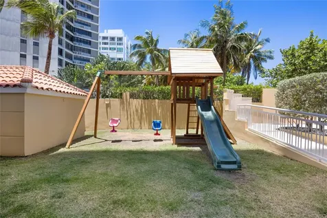 6 Carrion Court Street San Juan PR 00911