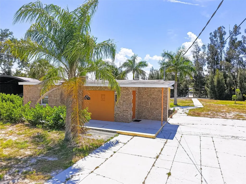 891 Palmetto Drive NE Port Charlotte FL 33952