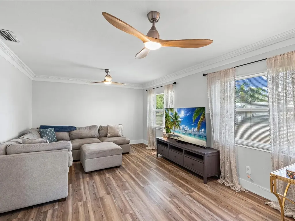 7910 W Pocahontas Avenue Tampa FL 33615