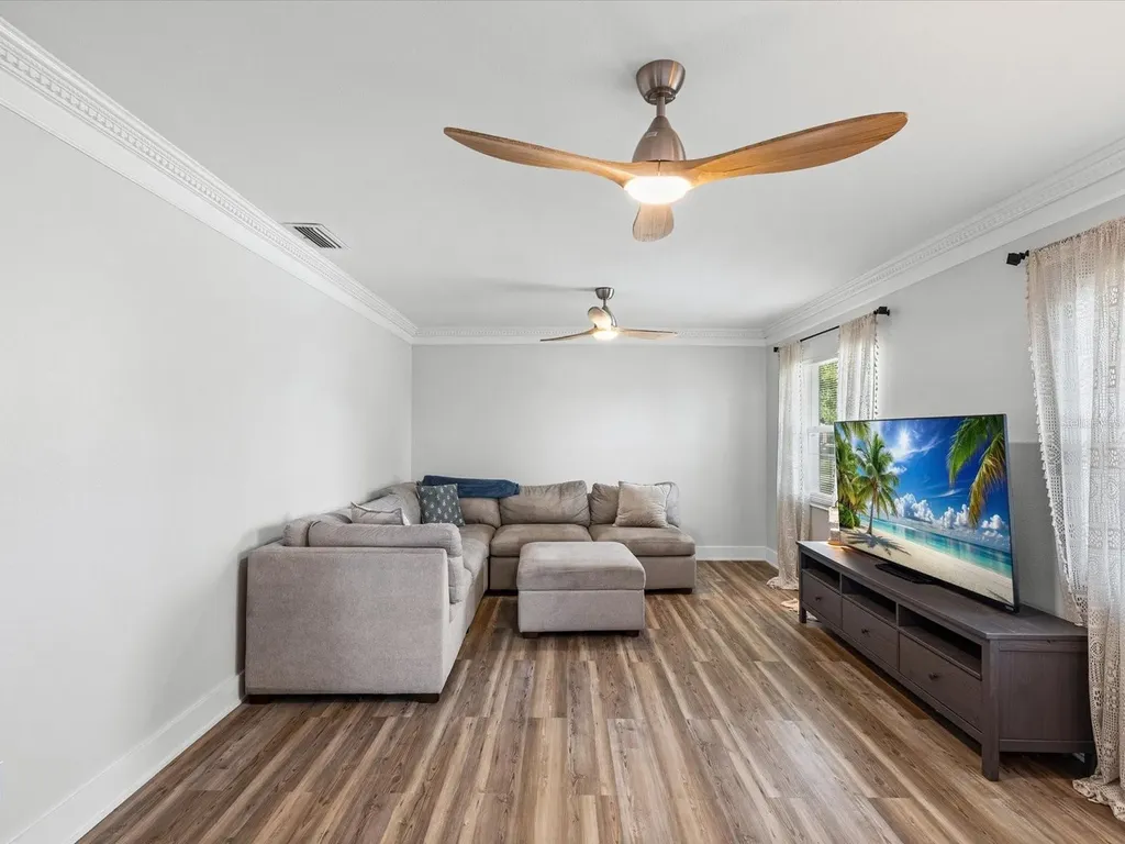 7910 W Pocahontas Avenue Tampa FL 33615