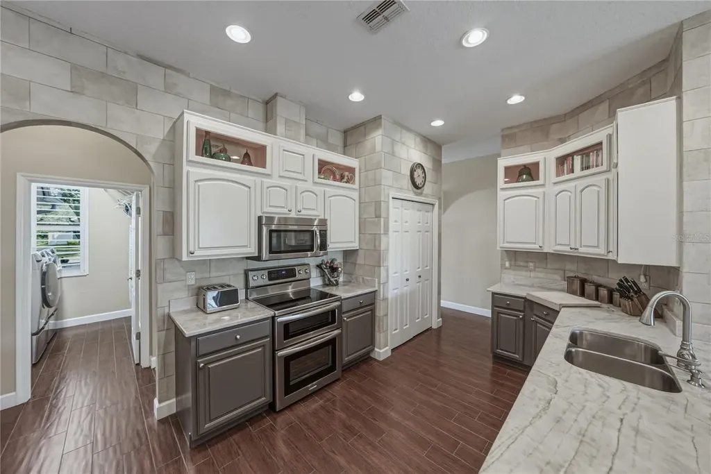 1035 Legends Pass Drive Valrico FL 33594