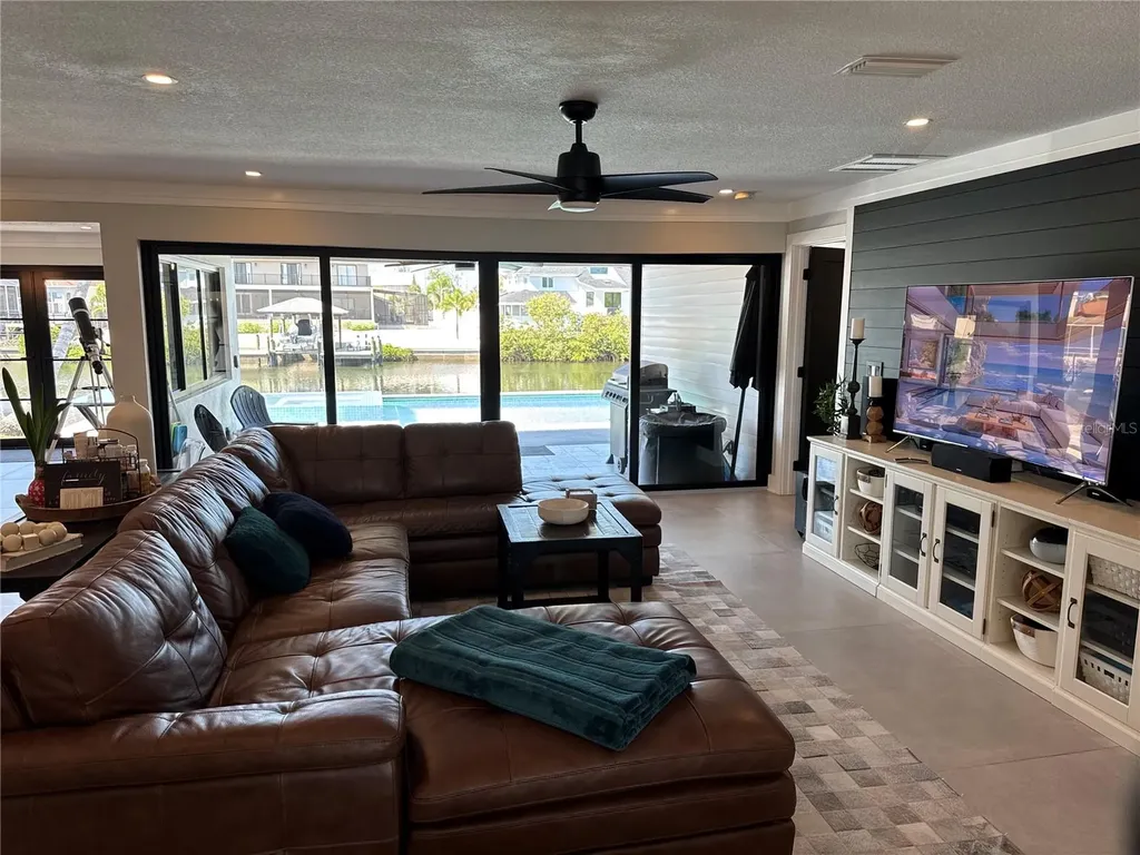 926 Eagle Lane Apollo Beach FL 33572