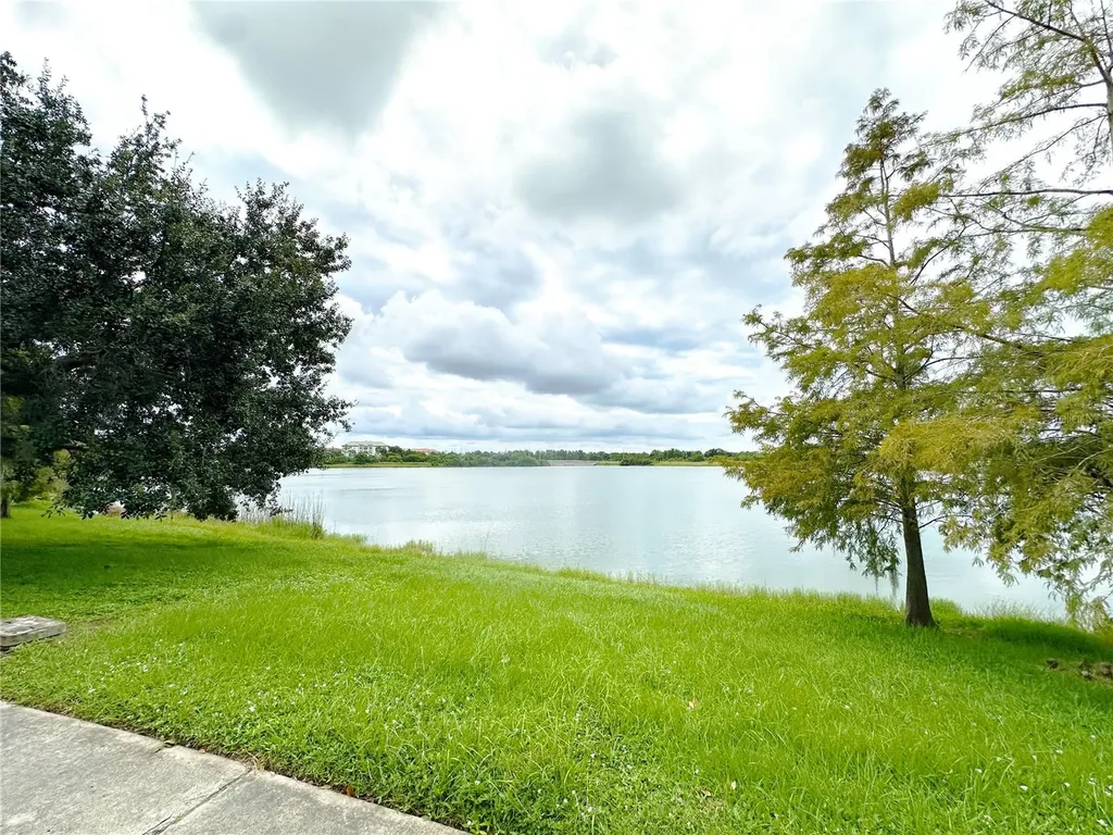 5024 Shoreway Loop Orlando FL 32819