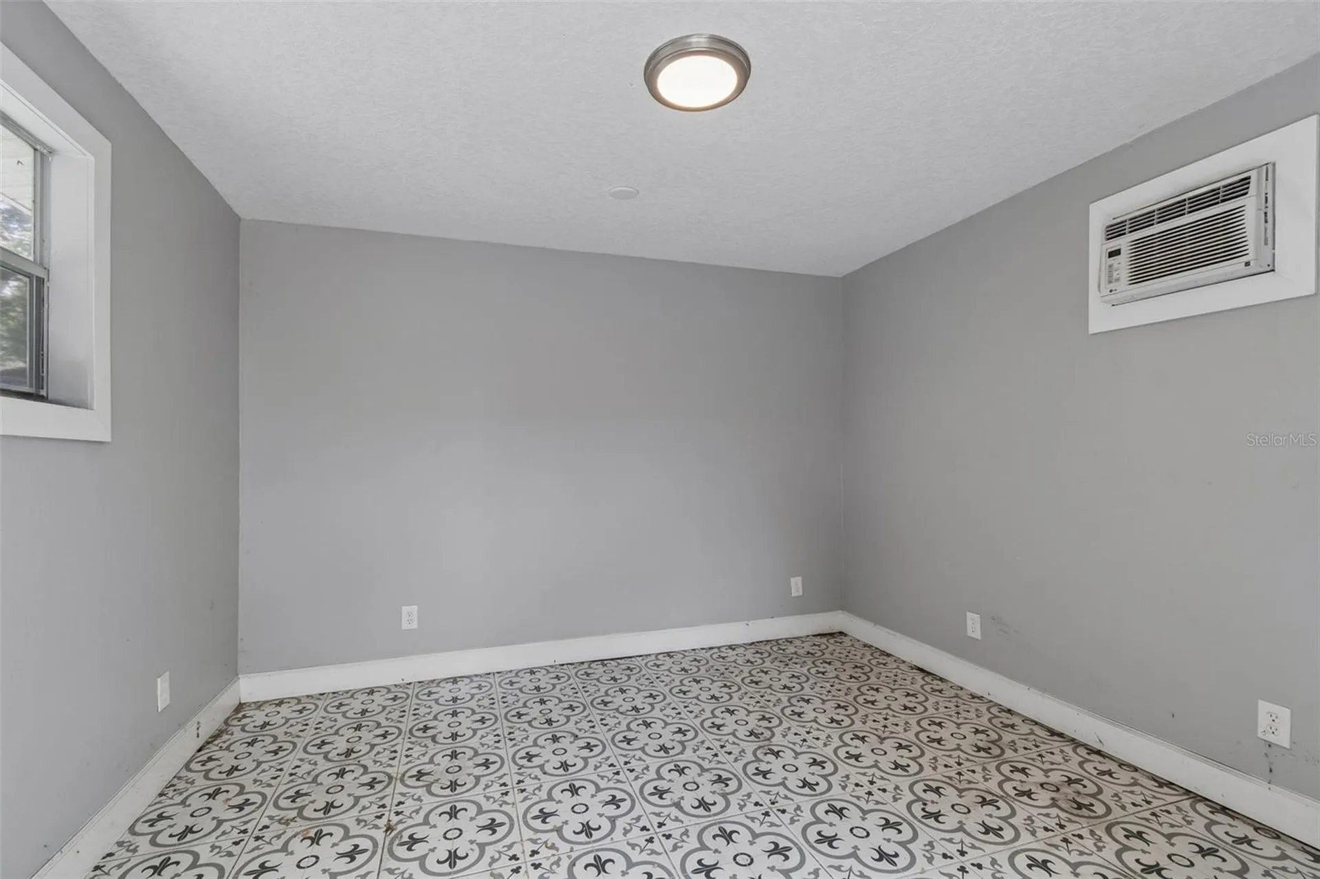 6443 31st Street N St Petersburg FL 33702