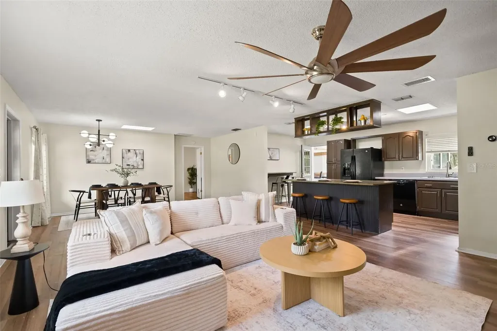 2111 Hinson Road Dover FL 33527