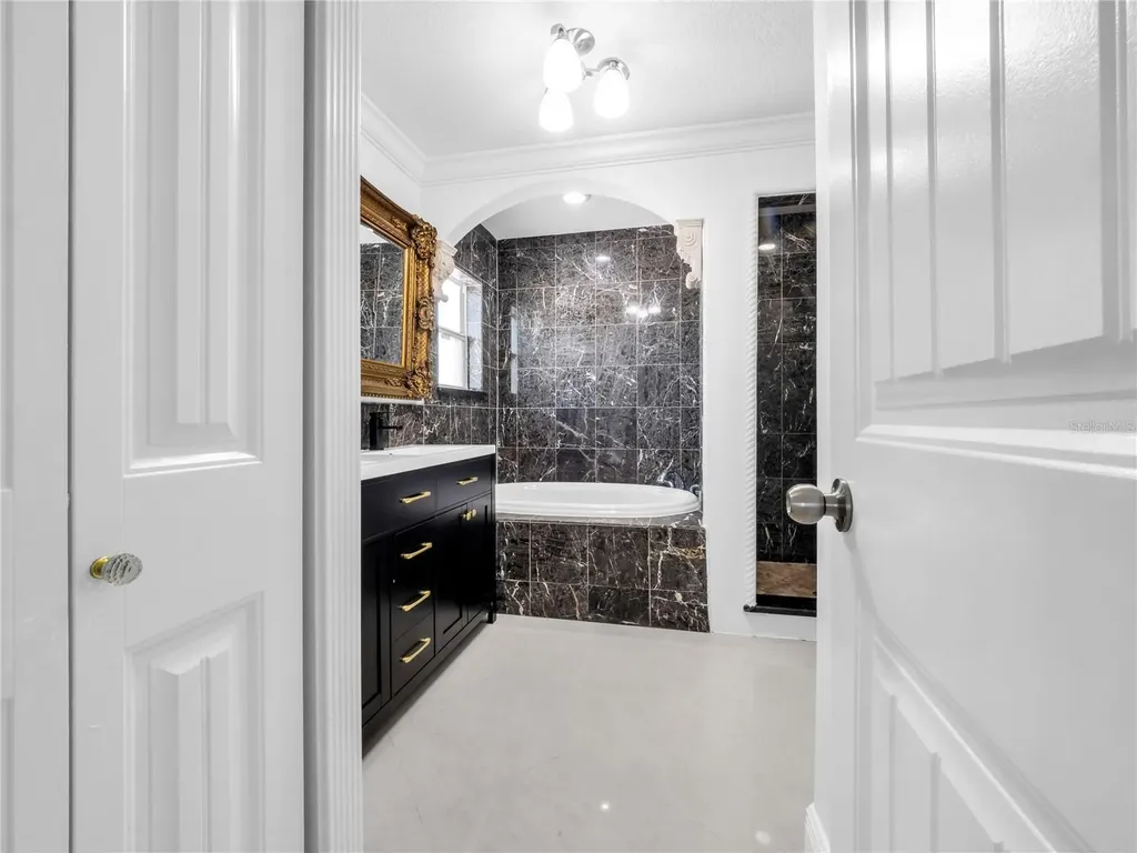 3122 W Crest Avenue Tampa FL 33614