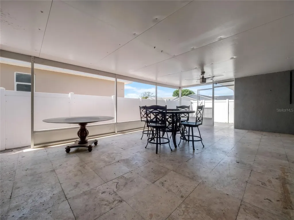 3122 W Crest Avenue Tampa FL 33614