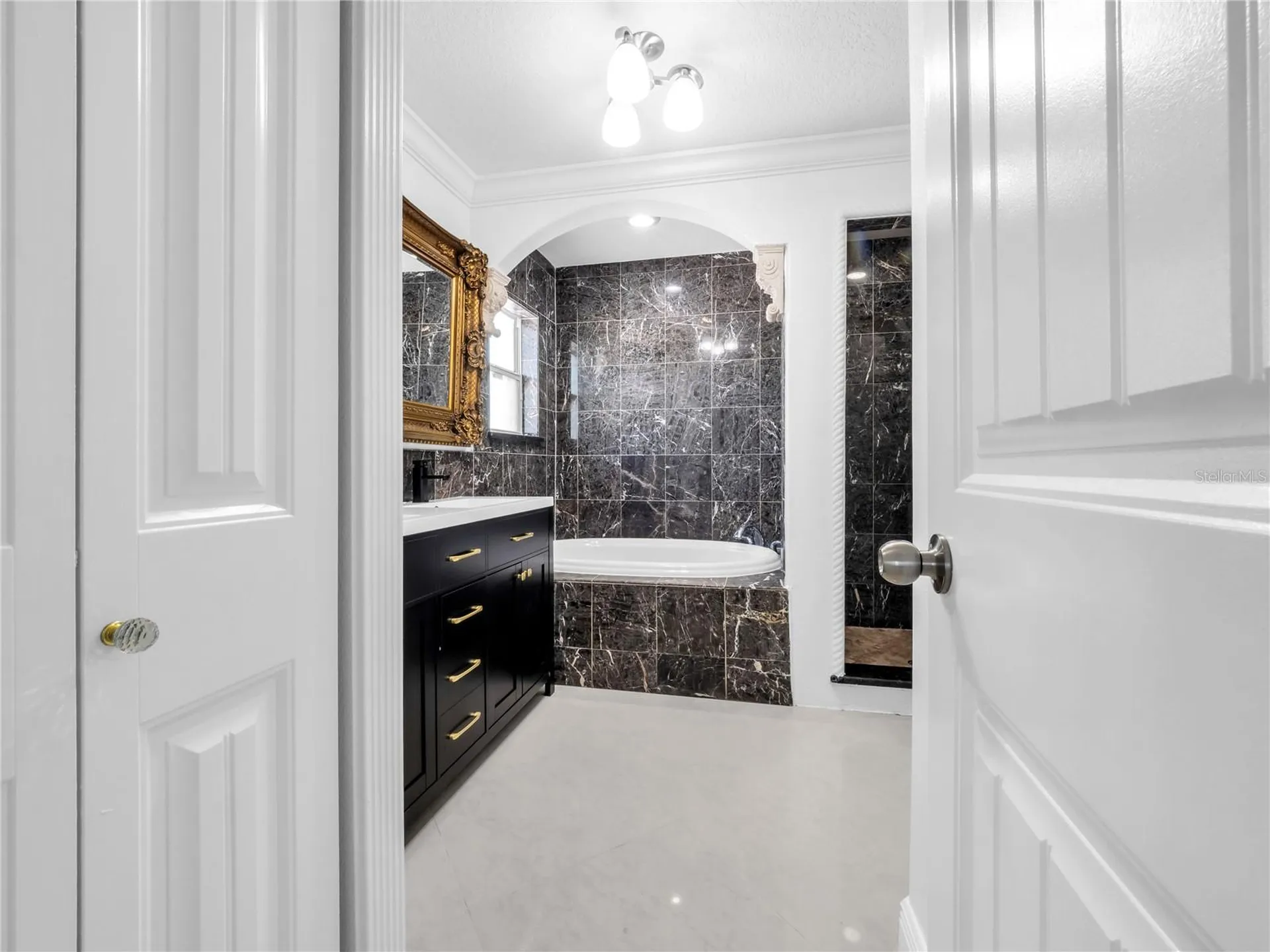 3122 W Crest Avenue Tampa FL 33614