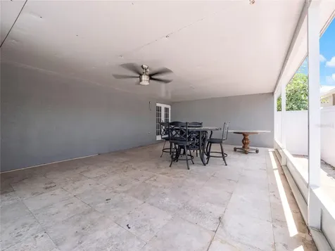 3122 W Crest Avenue Tampa FL 33614