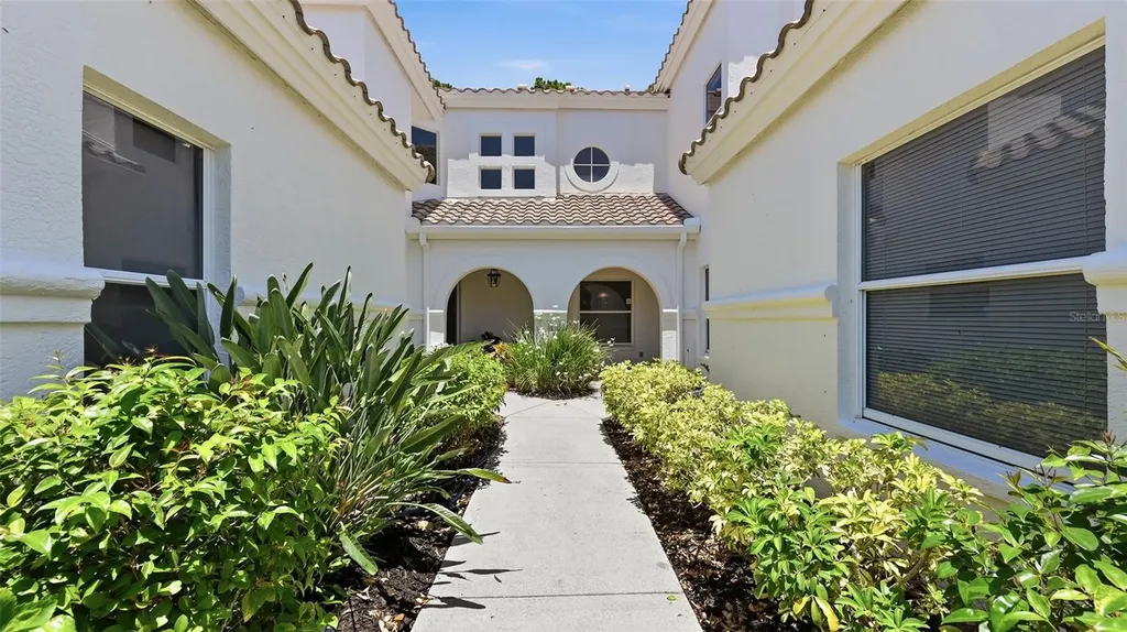 4153 Entrada Court Sarasota FL 34238