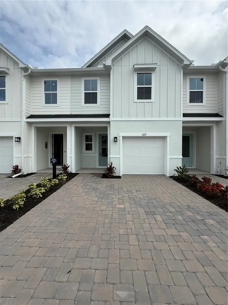 1229 Pineywood Field Drive Davenport FL 33837