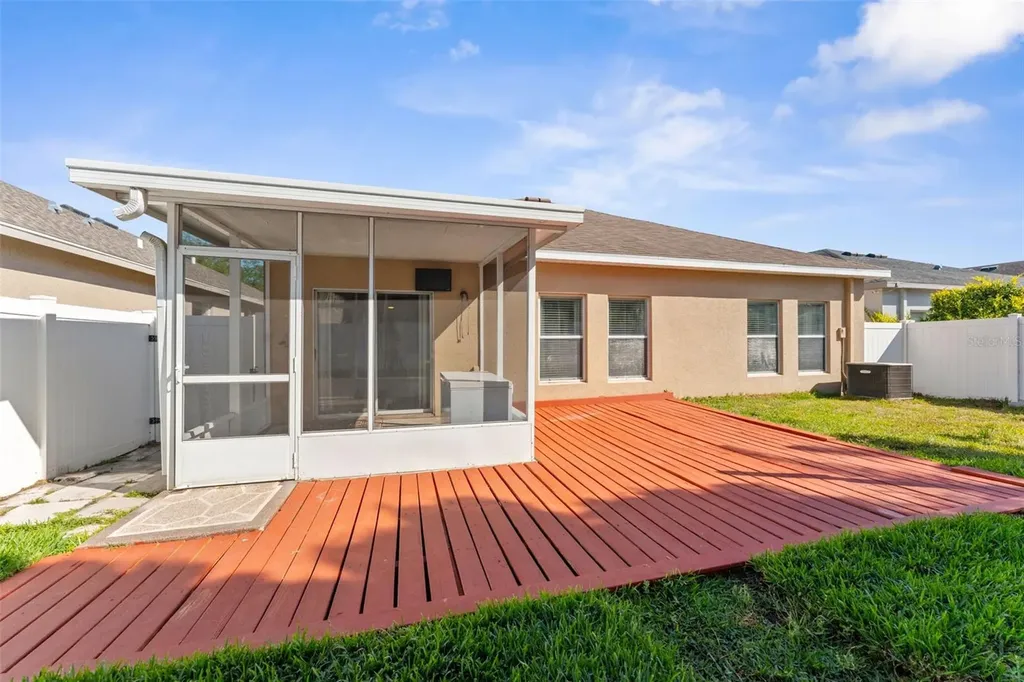 2916 Winglewood Circle Lutz FL 33558
