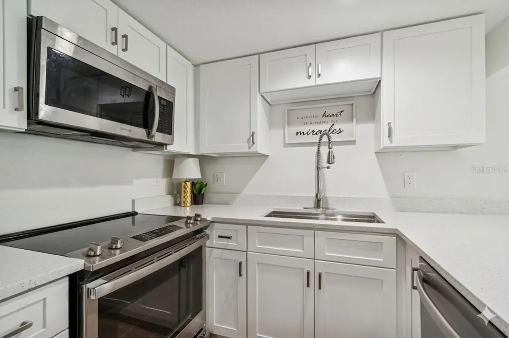 718 Haven Place Tarpon Springs FL 34689