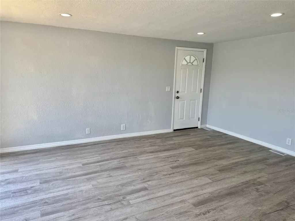 460 Mount Oak Avenue NE St Petersburg FL 33702