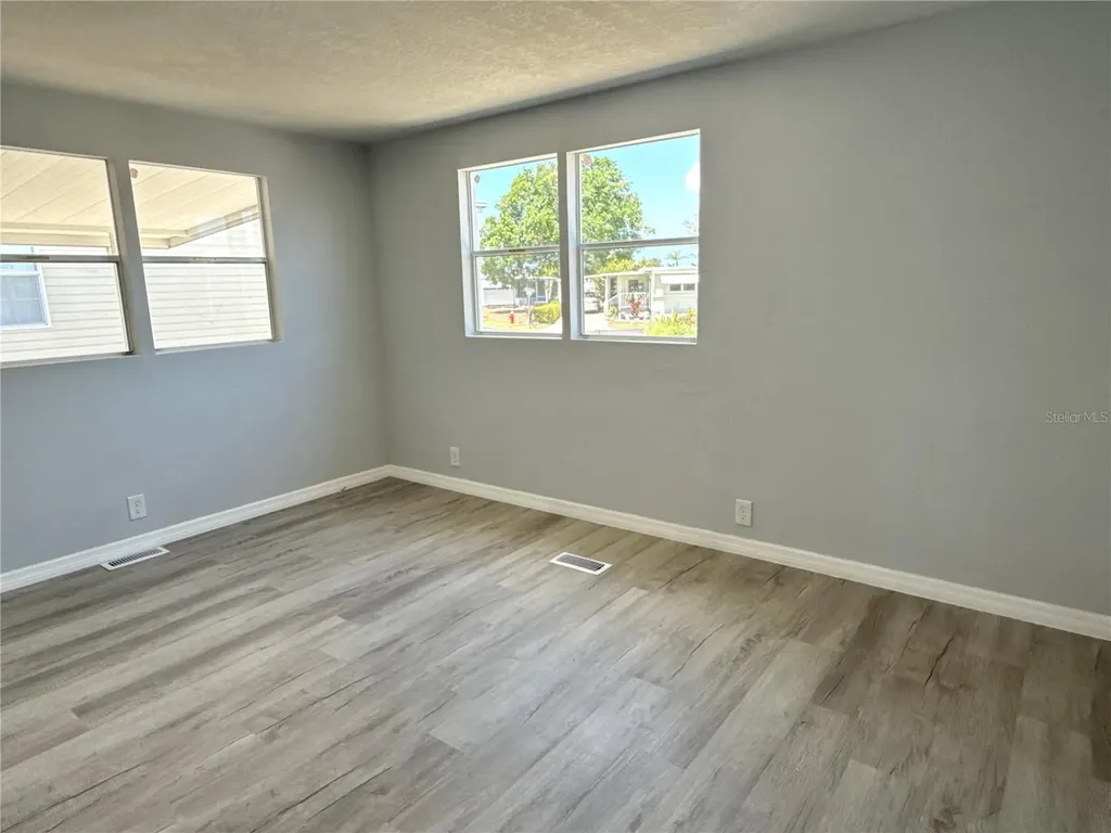460 Mount Oak Avenue NE St Petersburg FL 33702