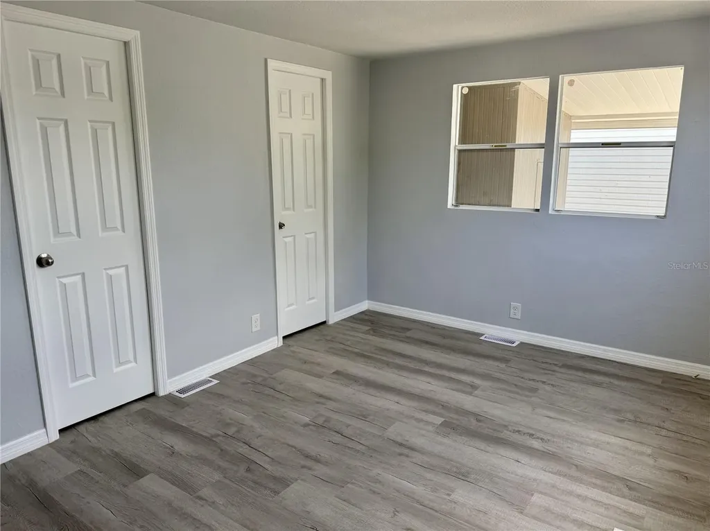 460 Mount Oak Avenue NE St Petersburg FL 33702