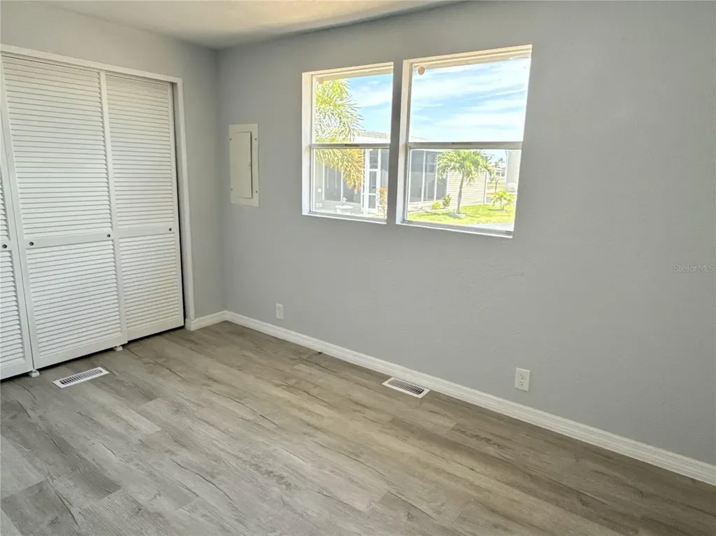 460 Mount Oak Avenue NE St Petersburg FL 33702