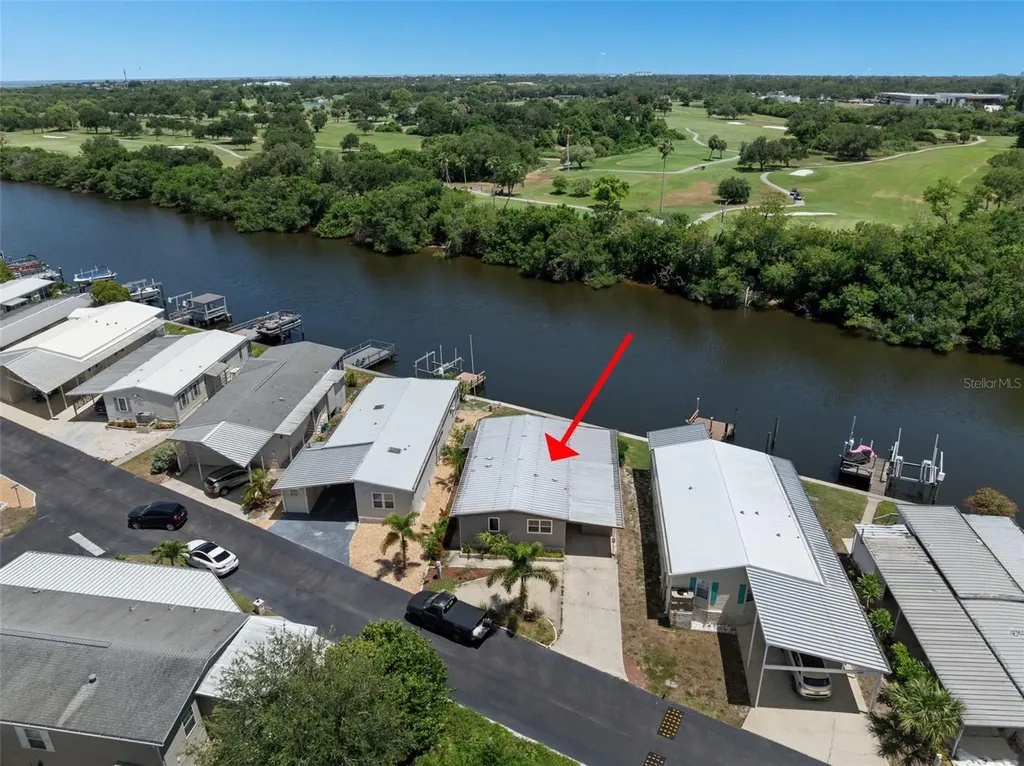 460 Mount Oak Avenue NE St Petersburg FL 33702