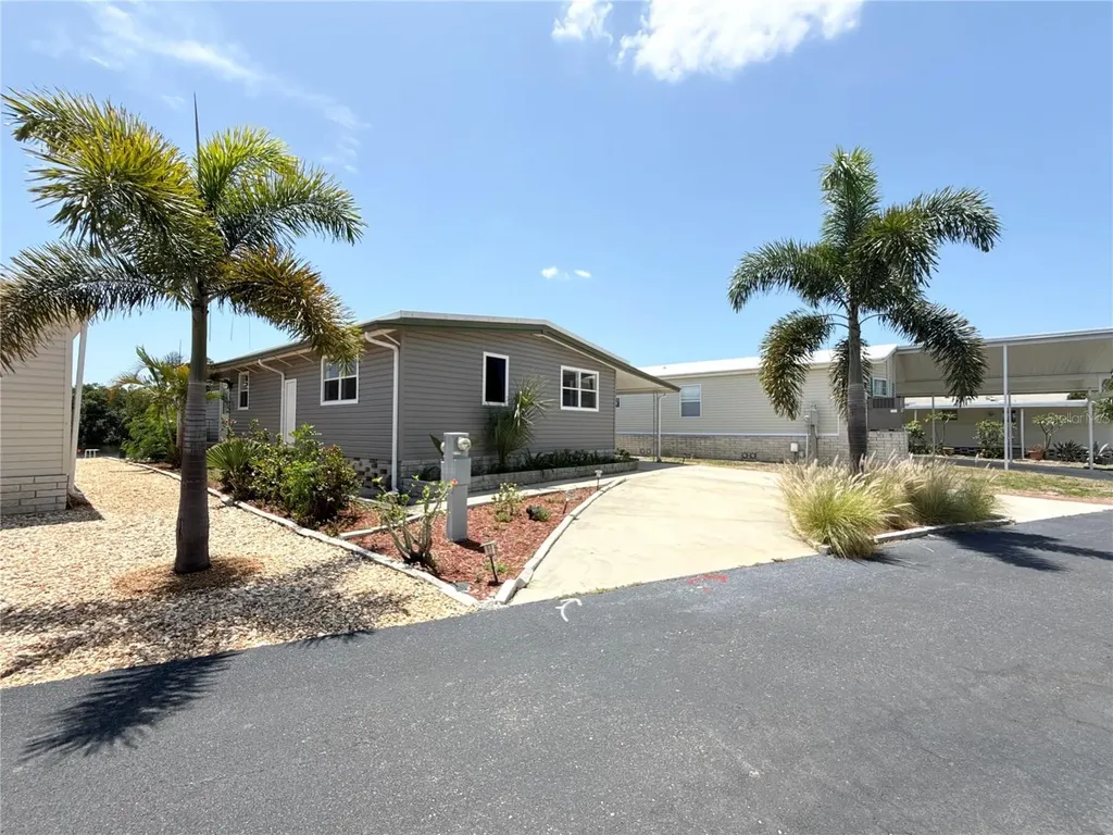 460 Mount Oak Avenue NE St Petersburg FL 33702