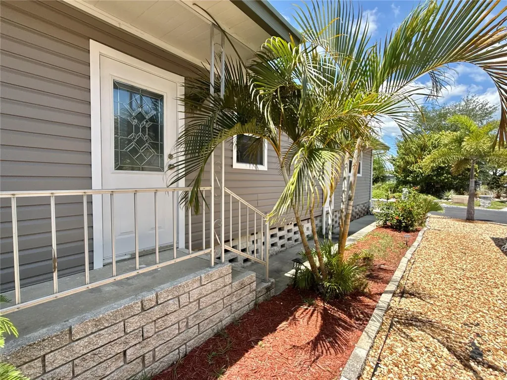 460 Mount Oak Avenue NE St Petersburg FL 33702