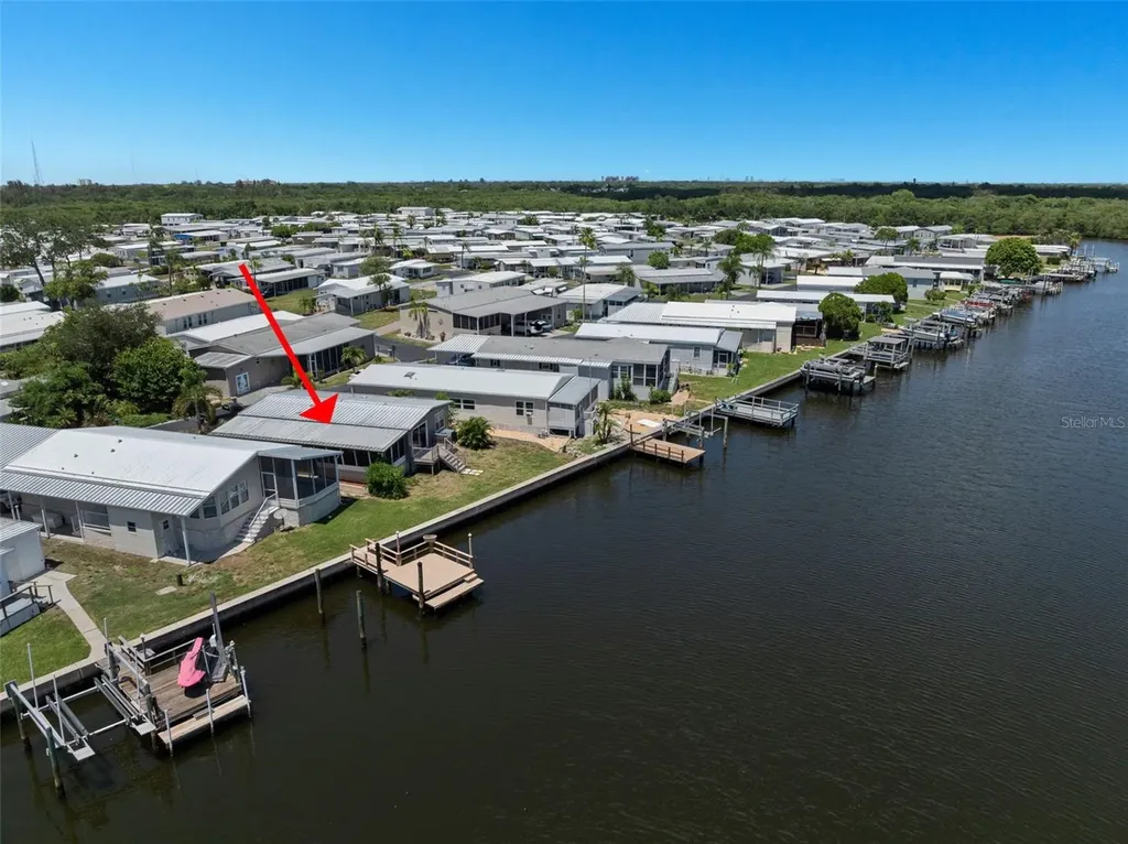 460 Mount Oak Avenue NE St Petersburg FL 33702