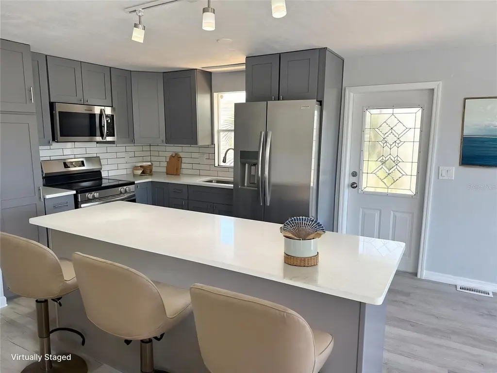 460 Mount Oak Avenue NE St Petersburg FL 33702