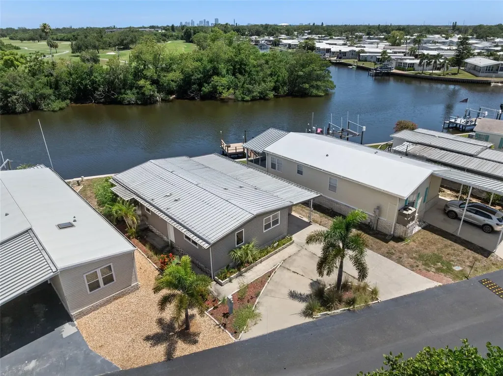 460 Mount Oak Avenue NE St Petersburg FL 33702