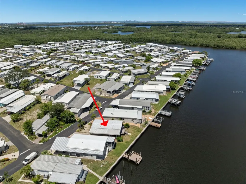 460 Mount Oak Avenue NE St Petersburg FL 33702