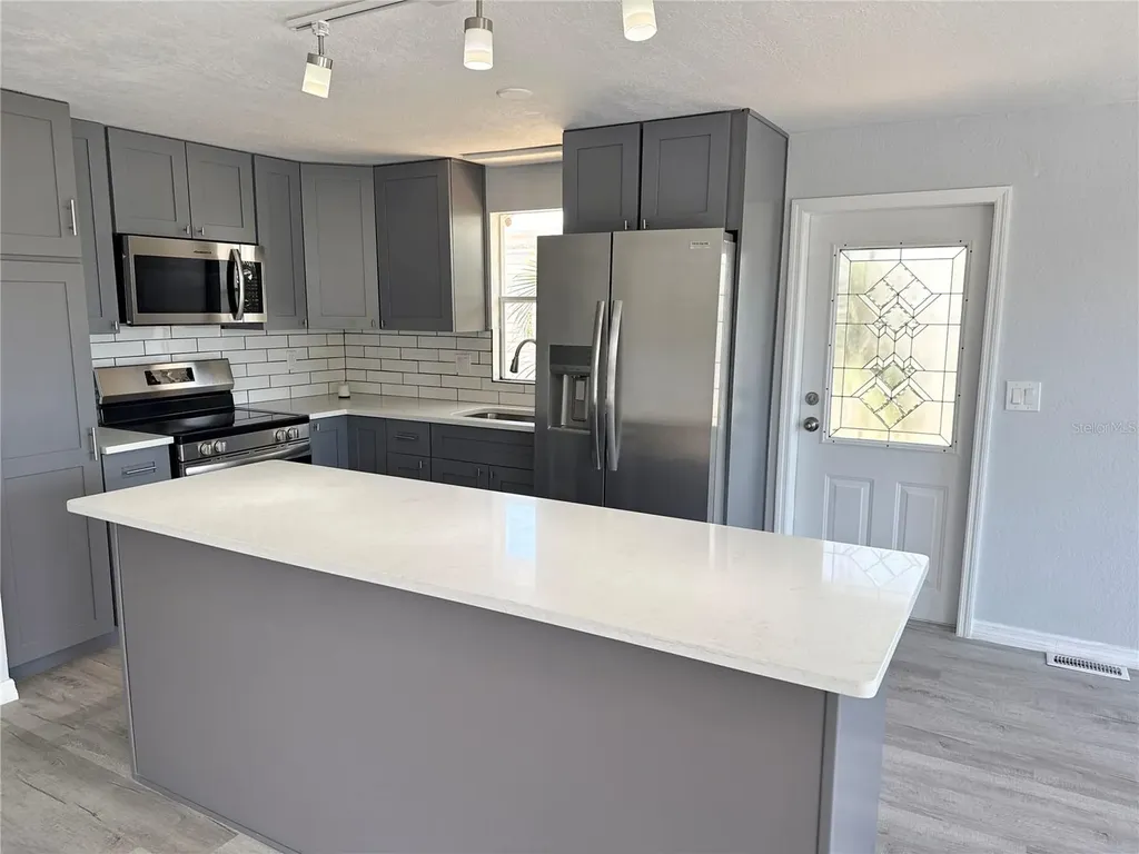 460 Mount Oak Avenue NE St Petersburg FL 33702