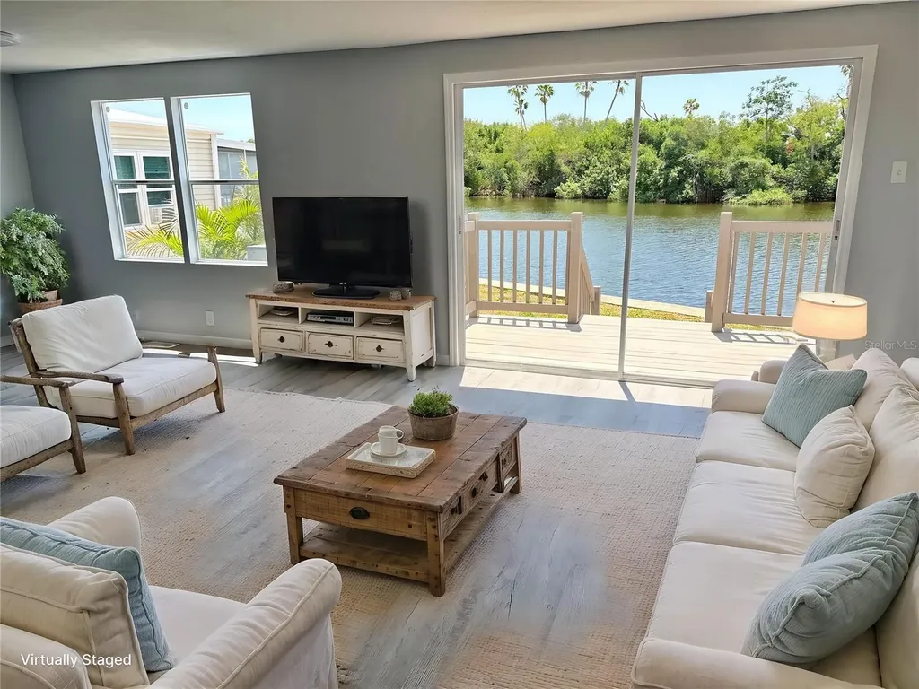 460 Mount Oak Avenue NE St Petersburg FL 33702