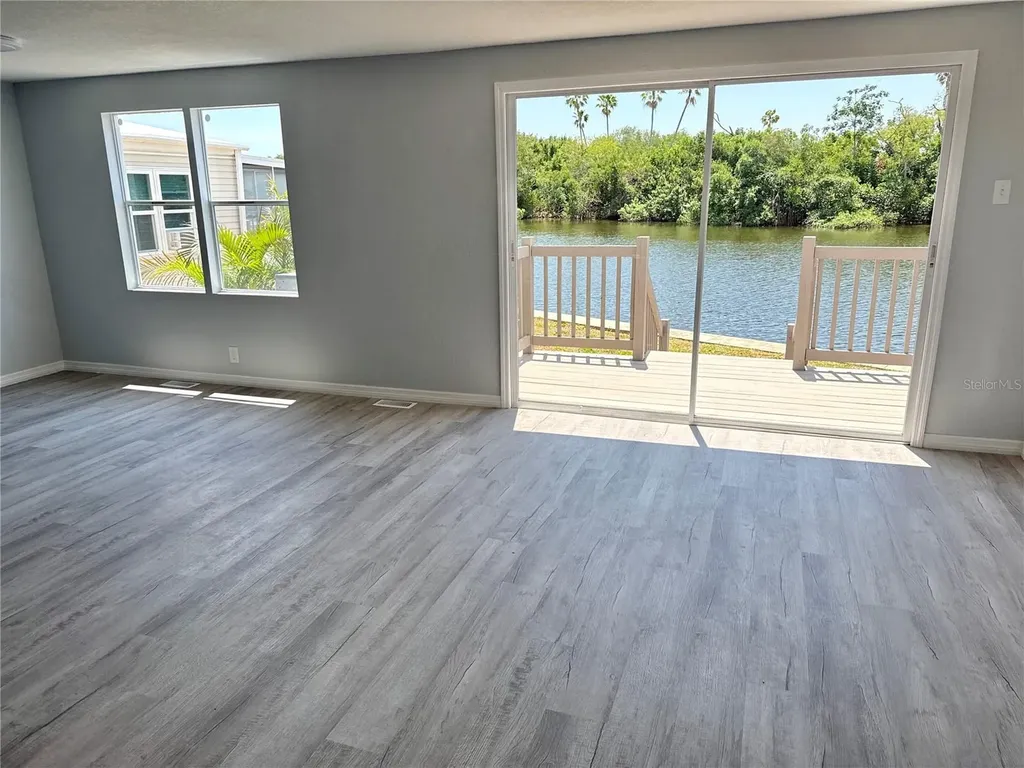 460 Mount Oak Avenue NE St Petersburg FL 33702