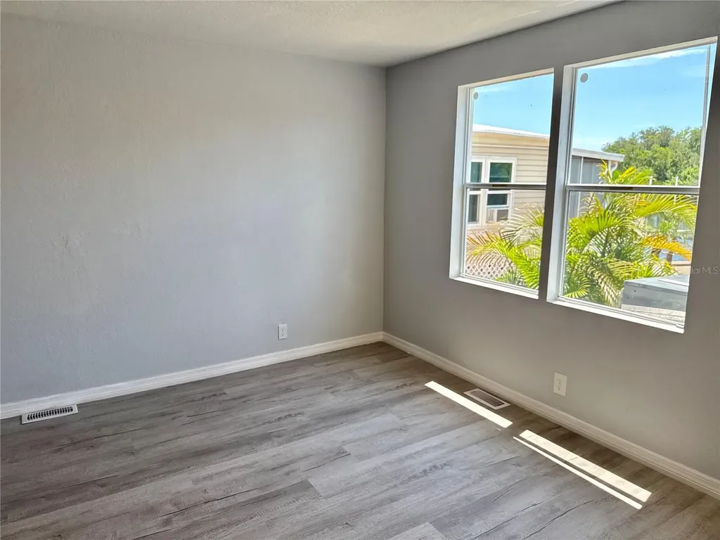 460 Mount Oak Avenue NE St Petersburg FL 33702