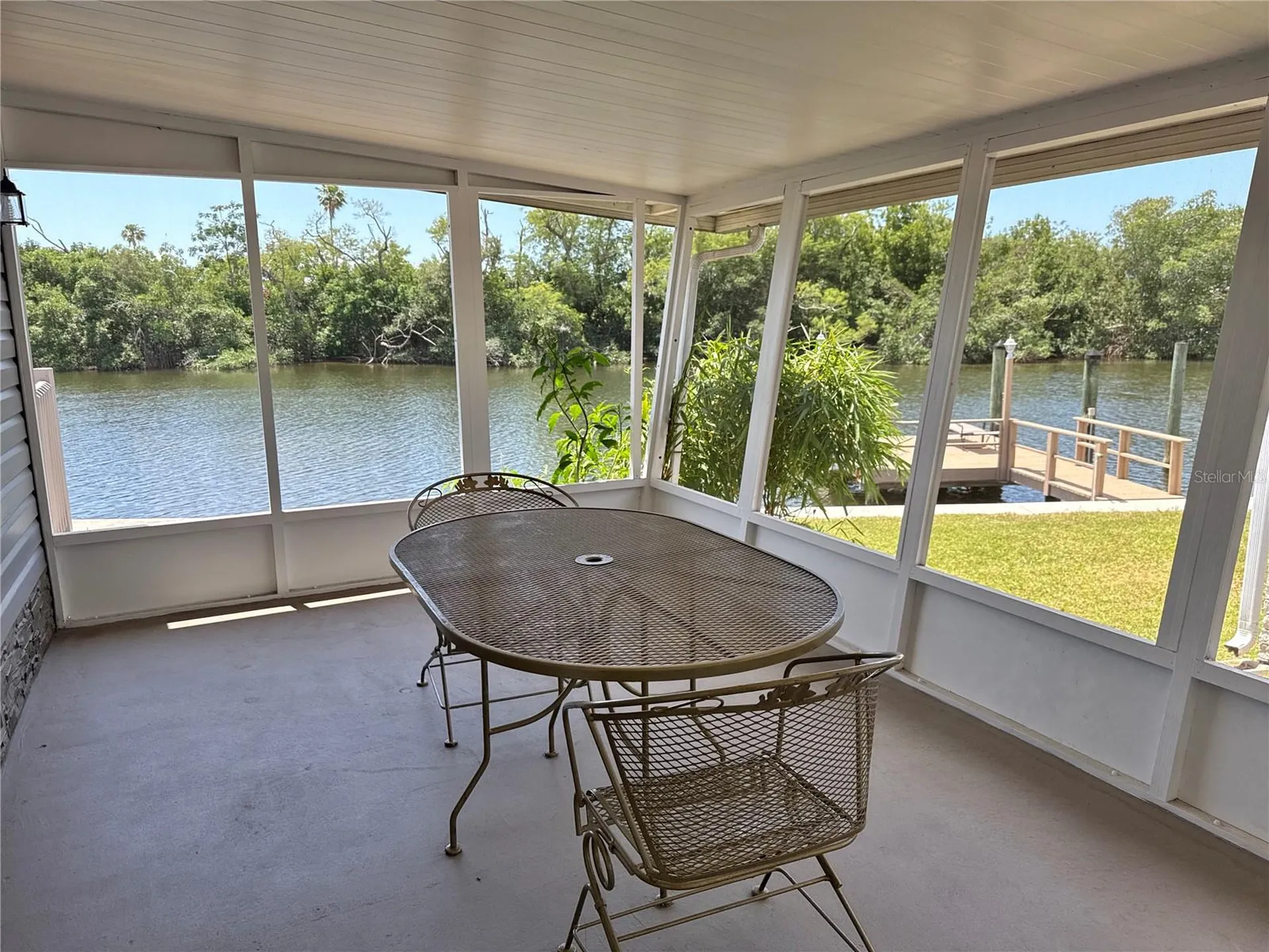 460 Mount Oak Avenue NE St Petersburg FL 33702