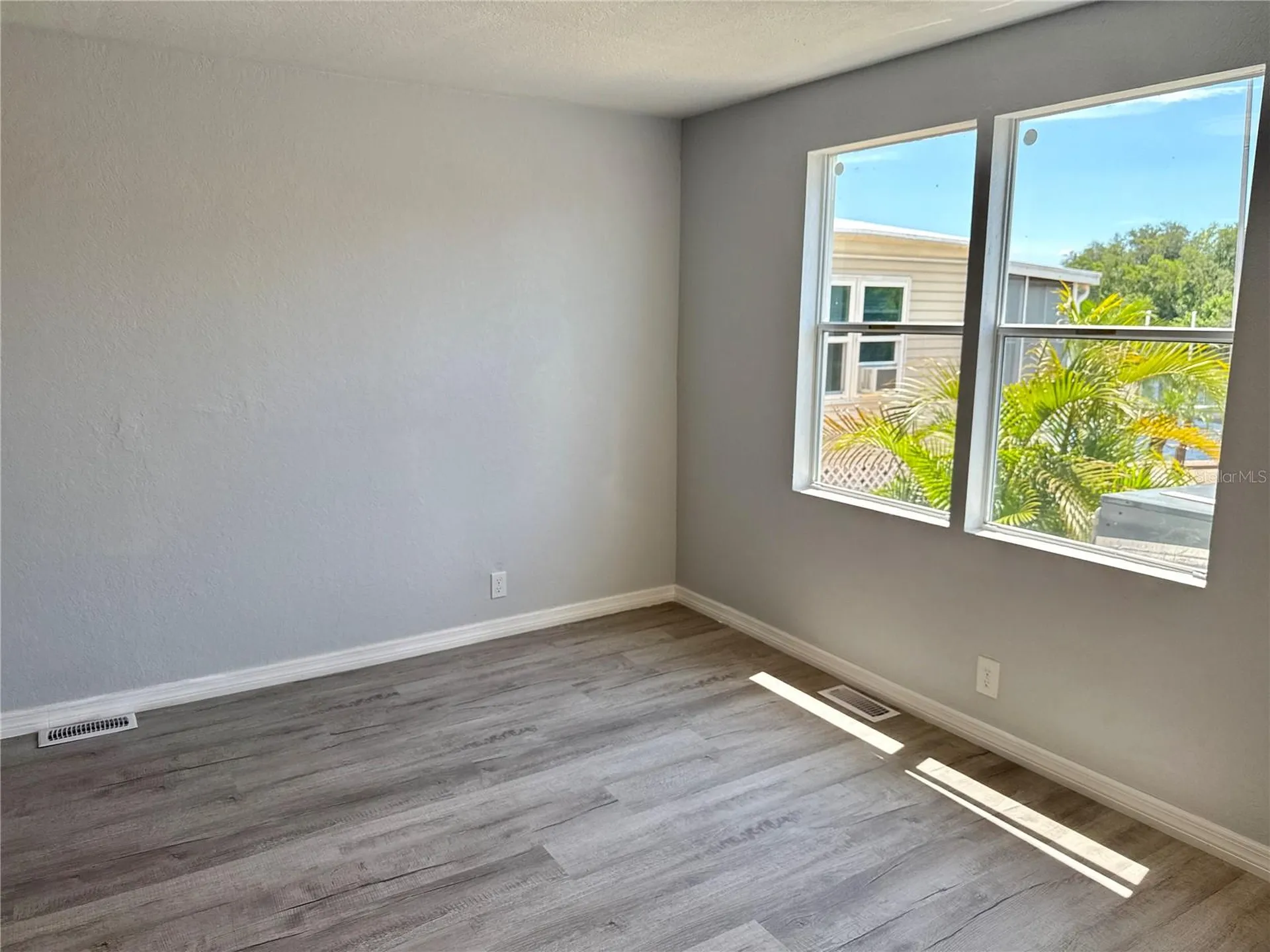 460 Mount Oak Avenue NE St Petersburg FL 33702