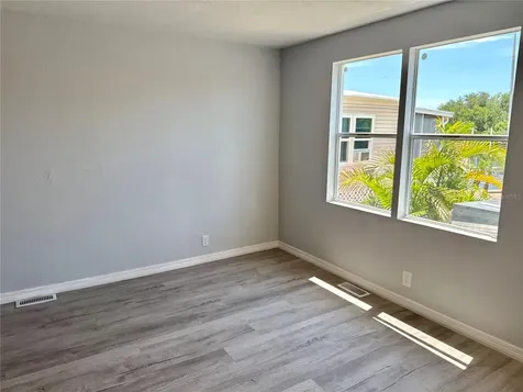 460 Mount Oak Avenue NE St Petersburg FL 33702