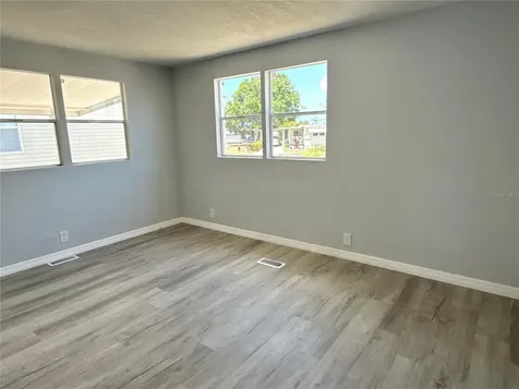 460 Mount Oak Avenue NE St Petersburg FL 33702