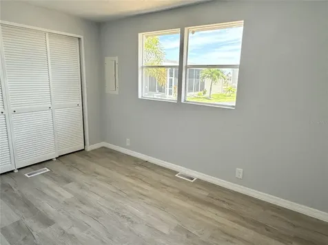 460 Mount Oak Avenue NE St Petersburg FL 33702