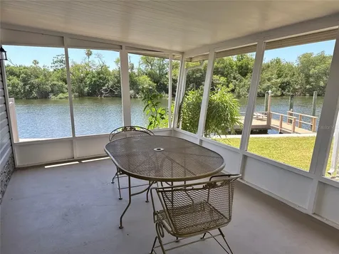 460 Mount Oak Avenue NE St Petersburg FL 33702