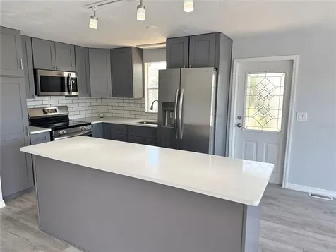 460 Mount Oak Avenue NE St Petersburg FL 33702