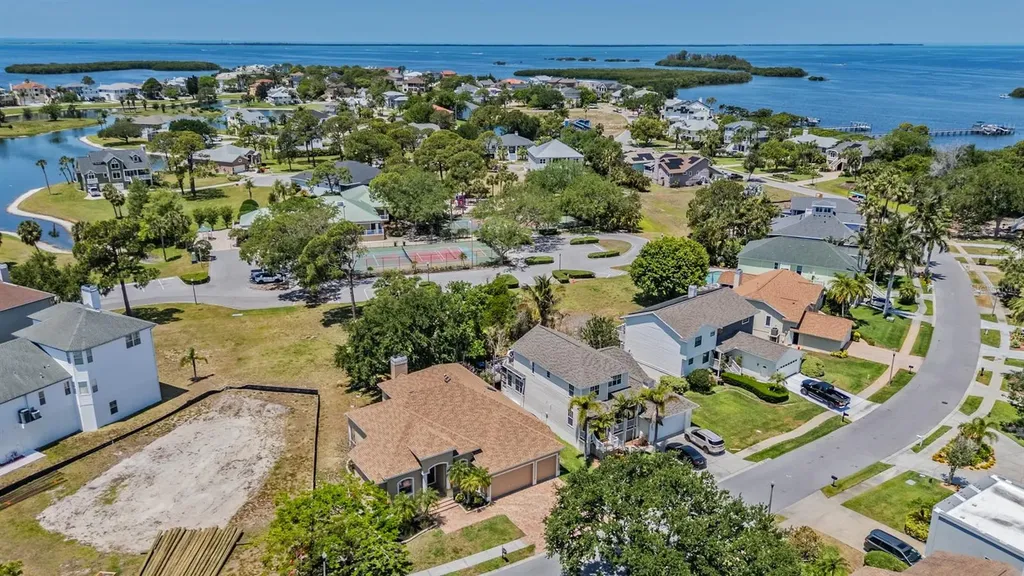 2008 N Pointe Alexis Drive Tarpon Springs FL 34689