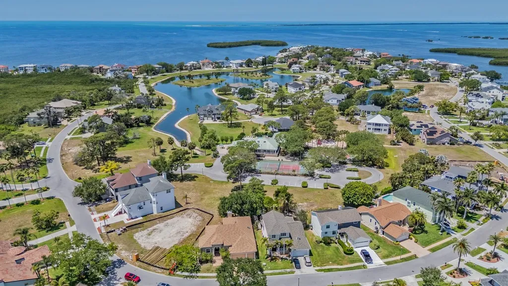 2008 N Pointe Alexis Drive Tarpon Springs FL 34689
